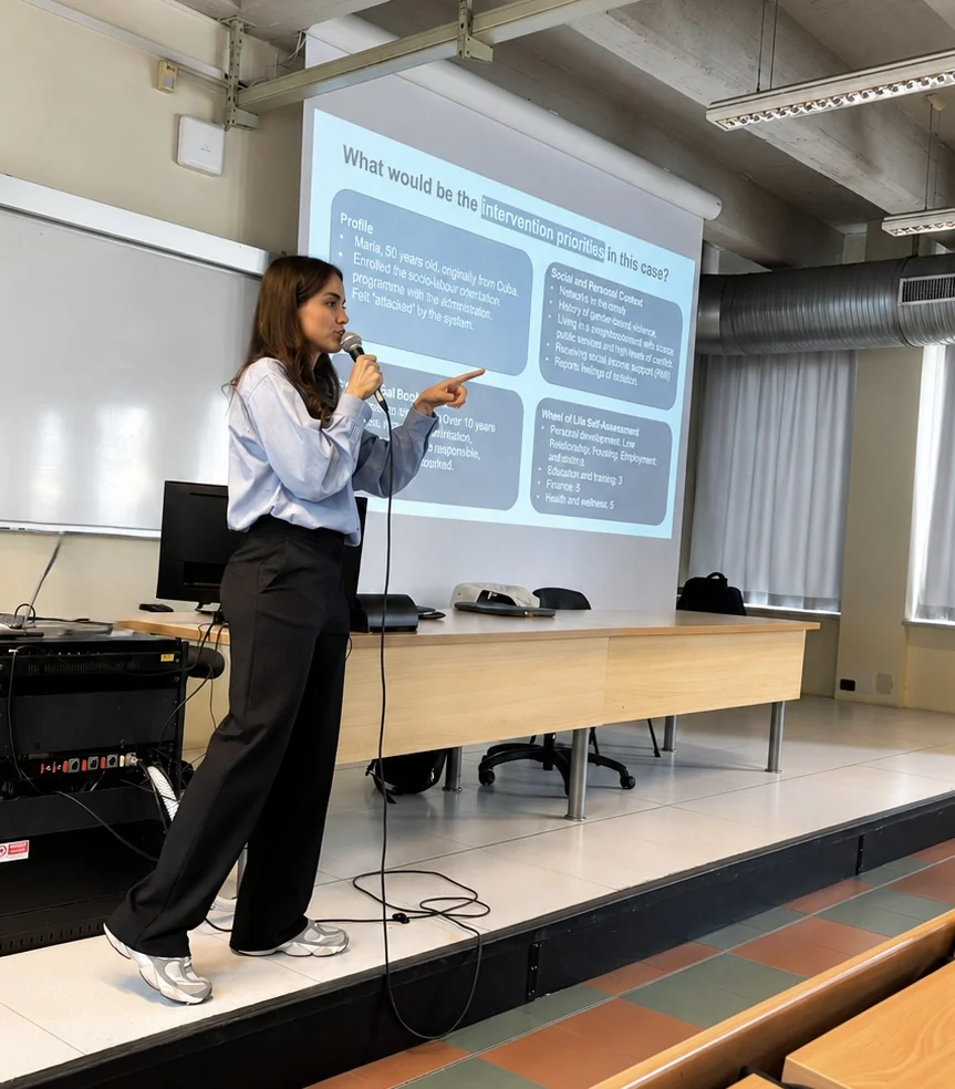 Marta durante una actividad educativa y de acompañamiento